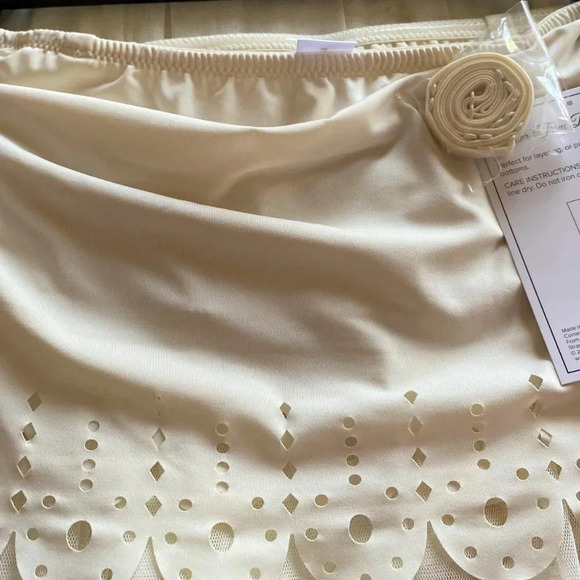 Fashion Forms Laser Cut Bandeau white Bra Size Small - Picture 6 of 9